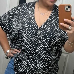 JODIFL Black and White Heart Print Blouse